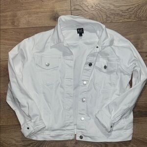 GAP Classic White denim Jacket size large NEW WITHOUT TAG